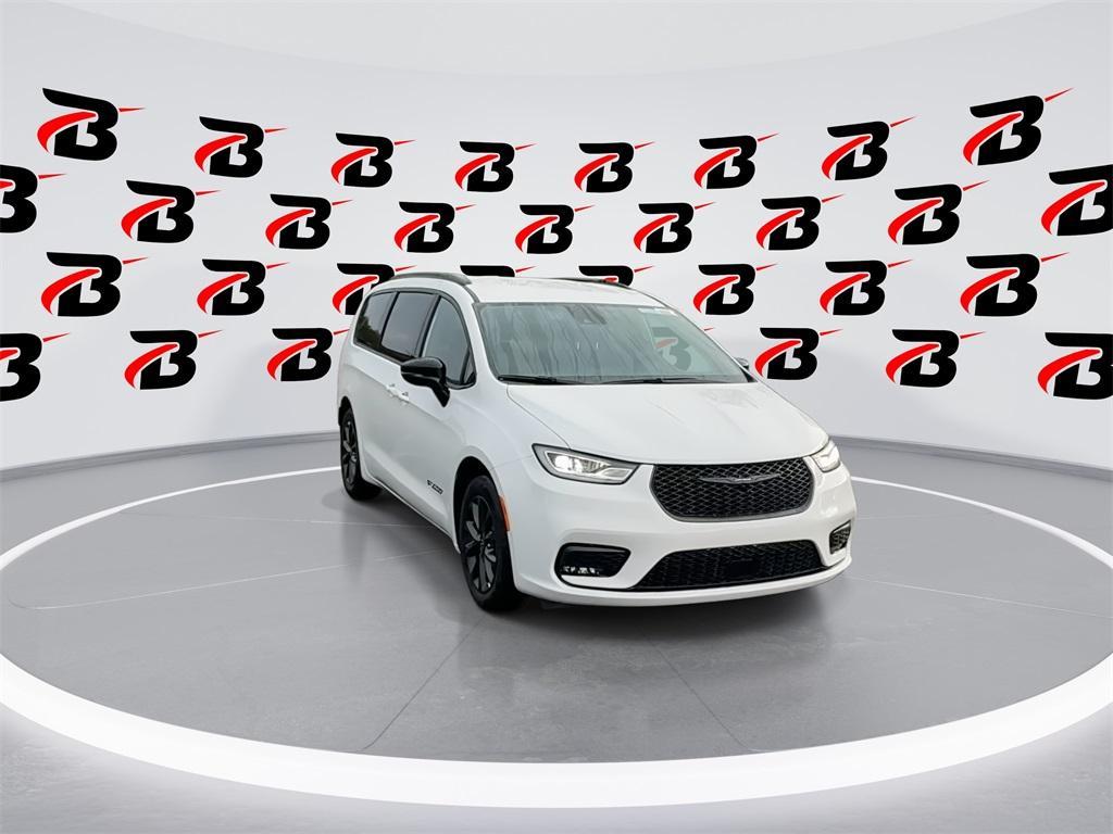 new 2025 Chrysler Pacifica car, priced at $42,749