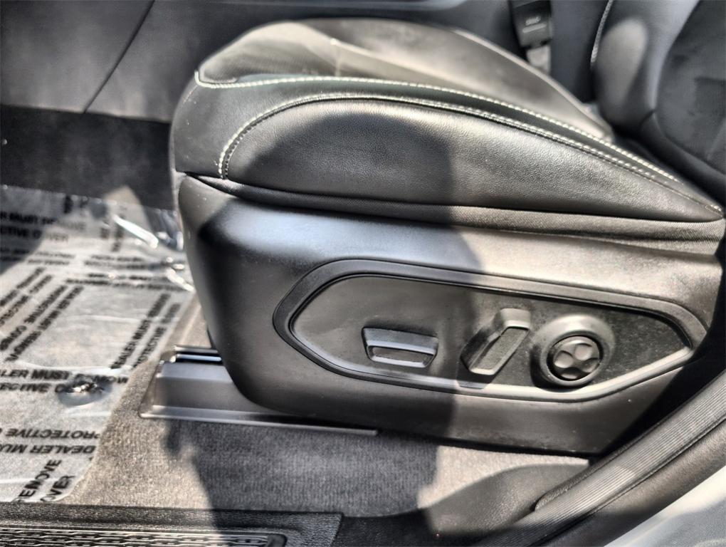 used 2023 Jeep Grand Cherokee car, priced at $33,900