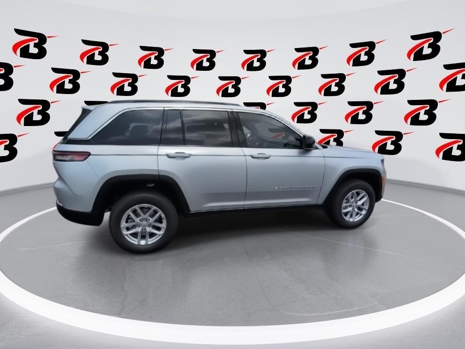 new 2025 Jeep Grand Cherokee car, priced at $40,075