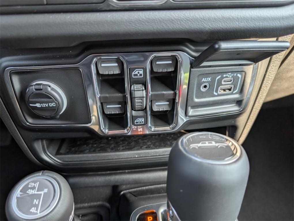 new 2025 Jeep Gladiator car, priced at $44,185