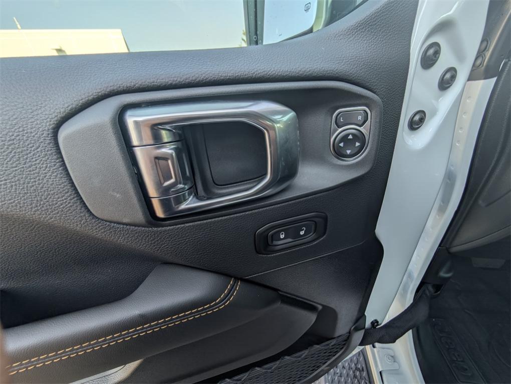 new 2025 Jeep Gladiator car, priced at $44,185