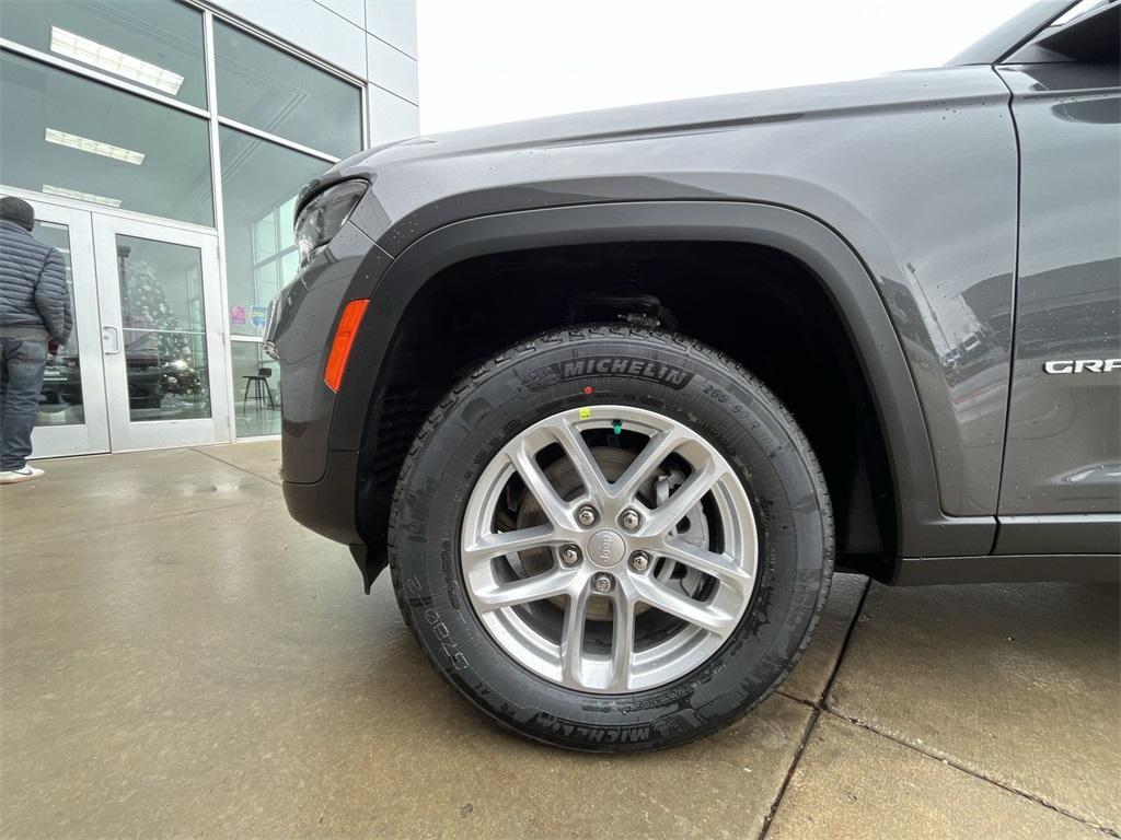 new 2025 Jeep Grand Cherokee car, priced at $43,090