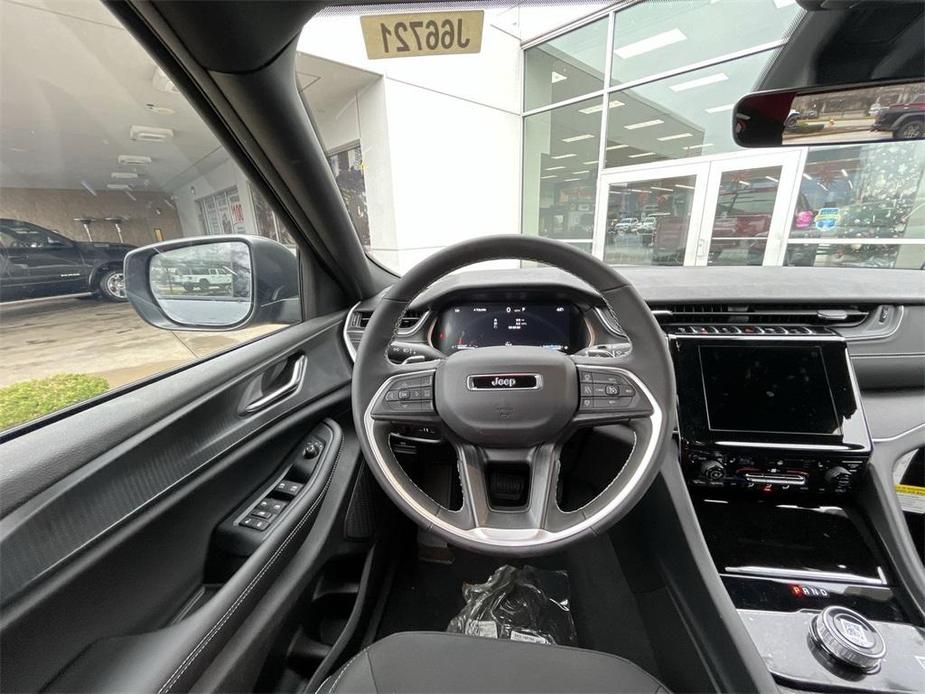 new 2025 Jeep Grand Cherokee car, priced at $43,090