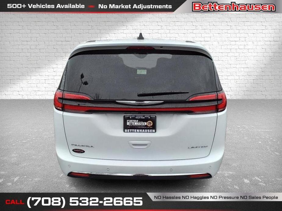 new 2024 Chrysler Pacifica car, priced at $48,644
