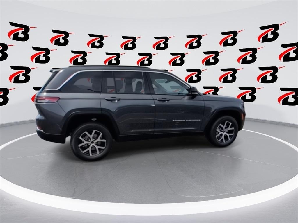new 2025 Jeep Grand Cherokee car, priced at $49,014