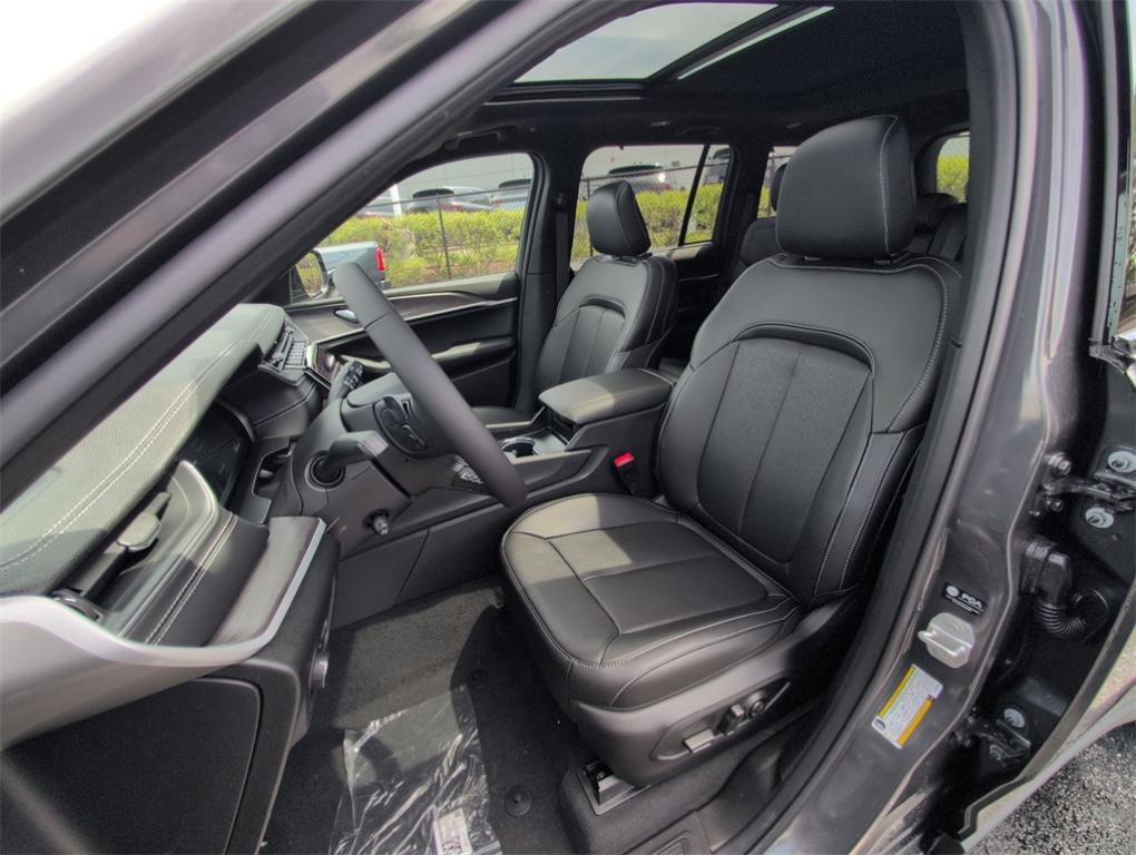new 2025 Jeep Grand Cherokee car, priced at $49,014