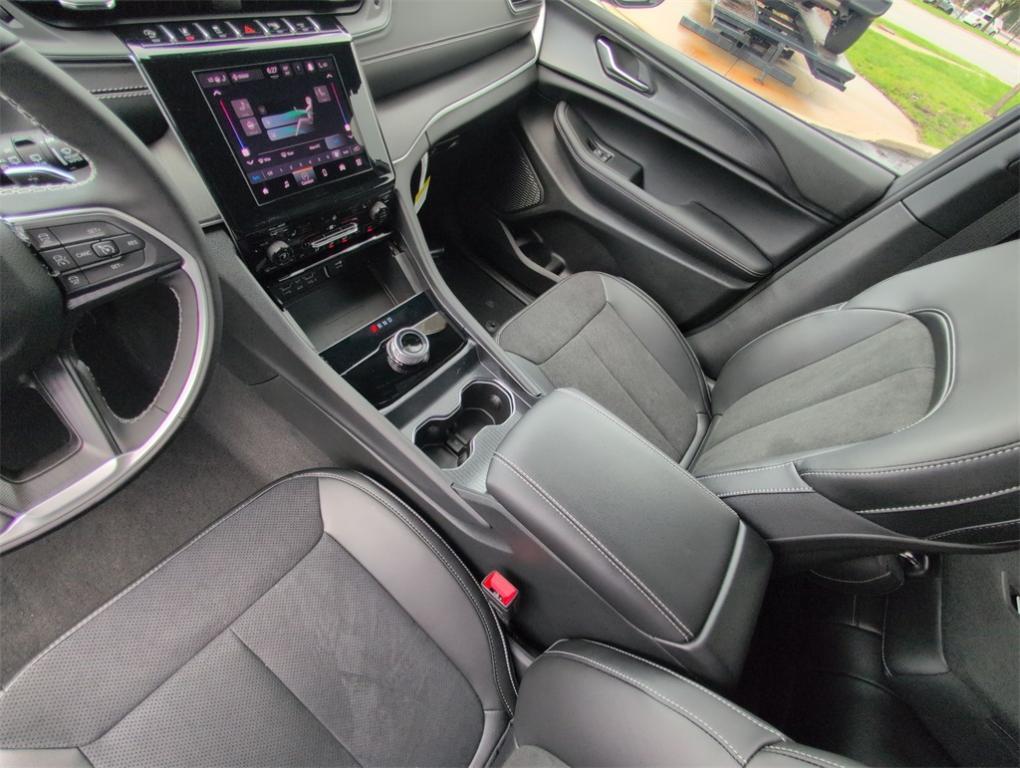 new 2025 Jeep Grand Cherokee car, priced at $43,011