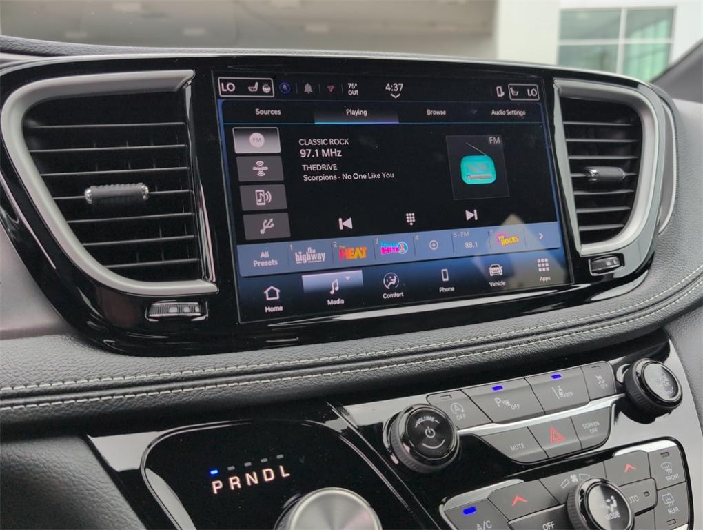 new 2025 Chrysler Pacifica car, priced at $44,299