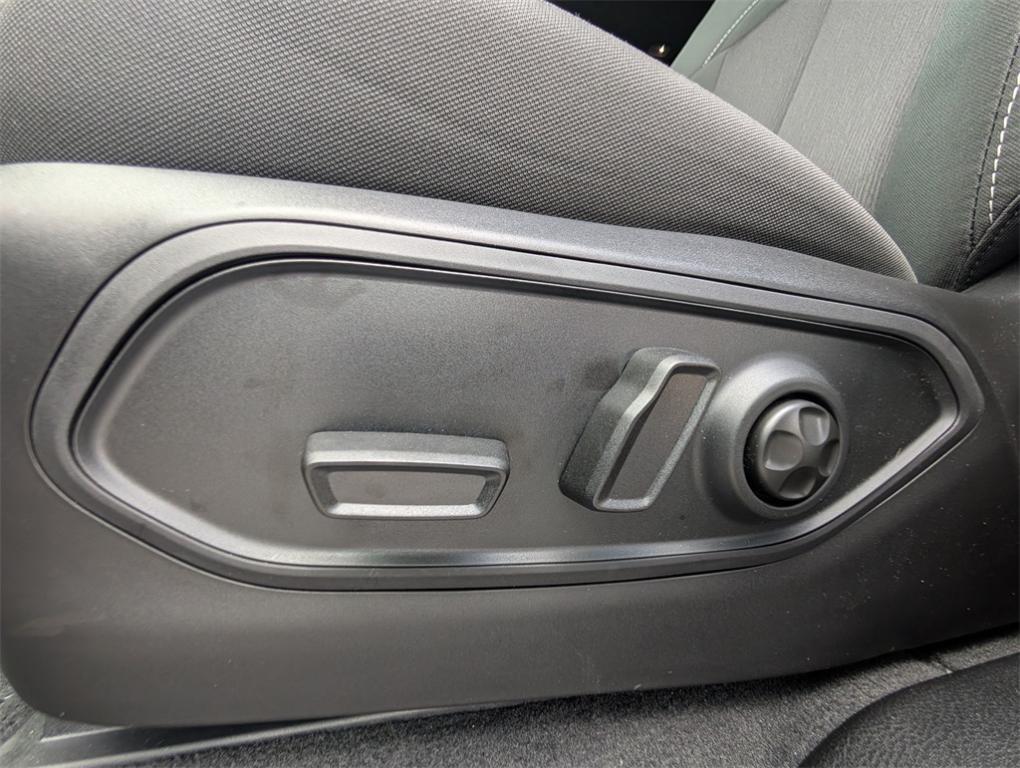 new 2025 Jeep Grand Cherokee car, priced at $40,009