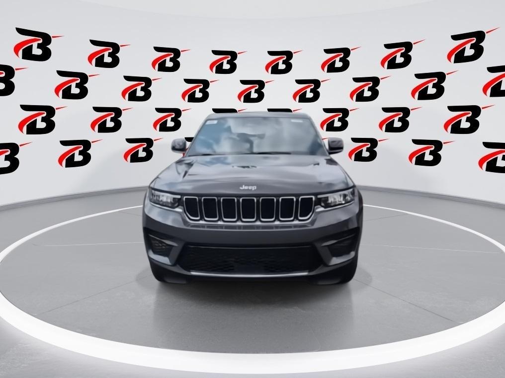 new 2025 Jeep Grand Cherokee car, priced at $40,009