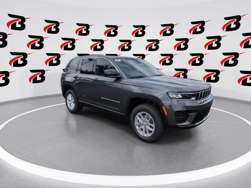 new 2025 Jeep Grand Cherokee car, priced at $40,009