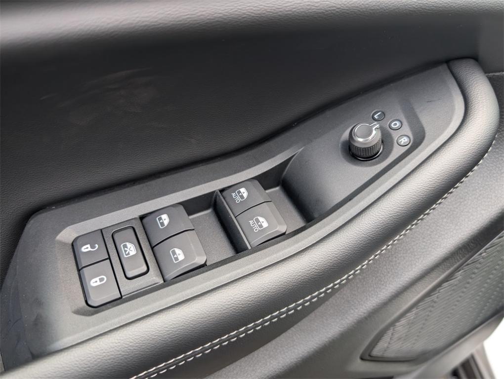 new 2025 Jeep Grand Cherokee car, priced at $40,009