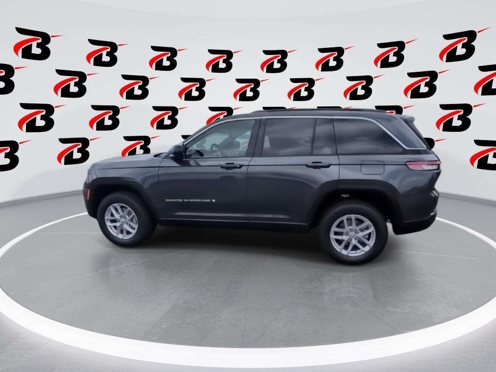new 2025 Jeep Grand Cherokee car, priced at $40,009