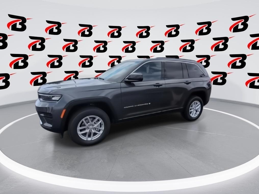 new 2025 Jeep Grand Cherokee car, priced at $40,009