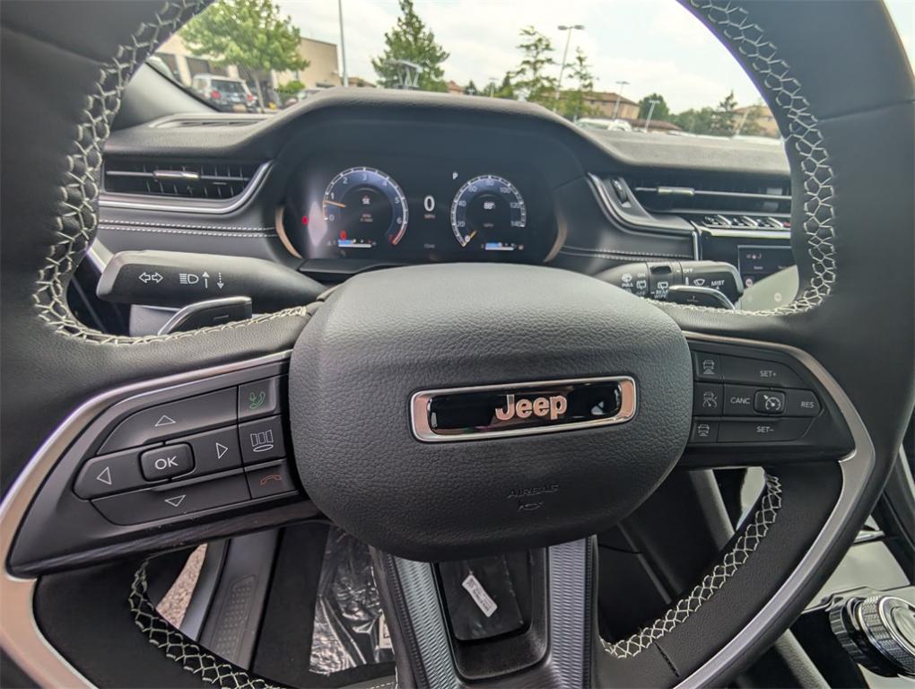 new 2025 Jeep Grand Cherokee car, priced at $40,009