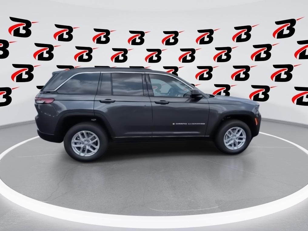 new 2025 Jeep Grand Cherokee car, priced at $40,009