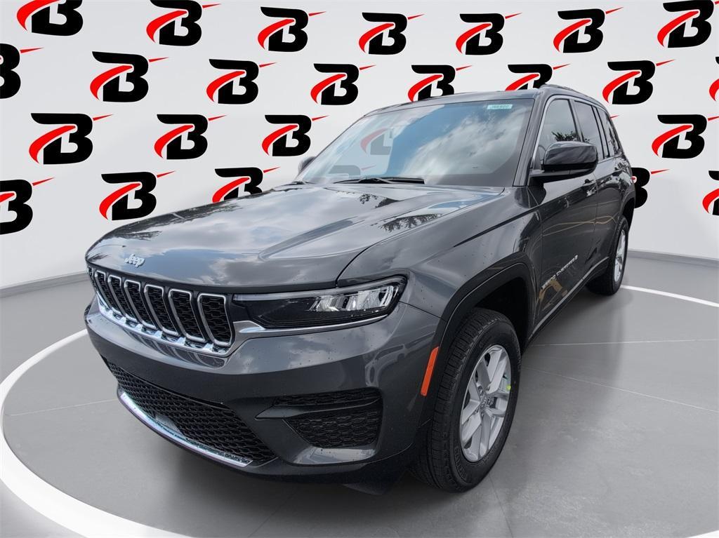 new 2025 Jeep Grand Cherokee car, priced at $40,009