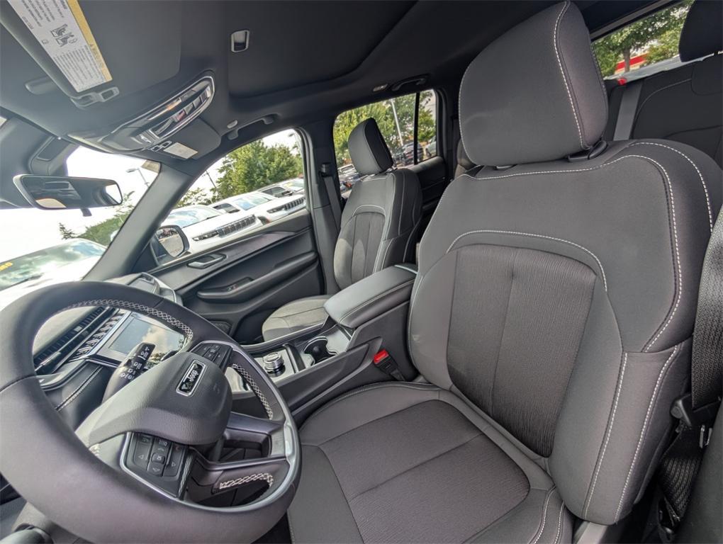 new 2025 Jeep Grand Cherokee car, priced at $40,009