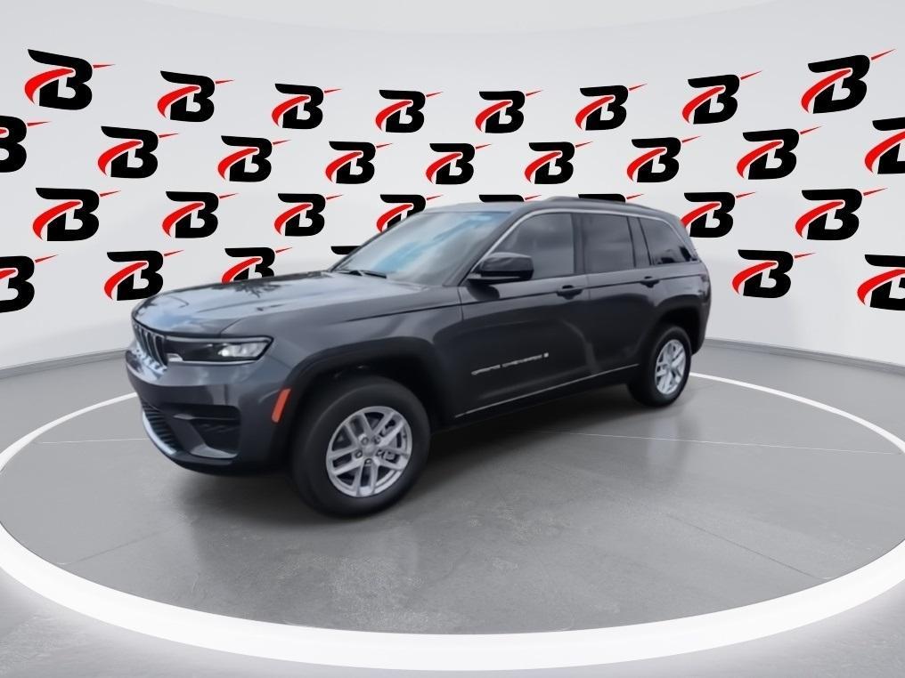 new 2025 Jeep Grand Cherokee car, priced at $40,009