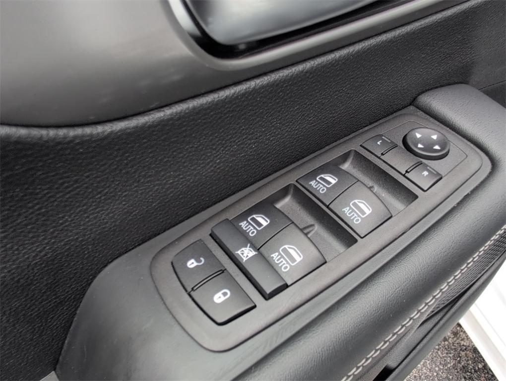 new 2025 Chrysler Pacifica Hybrid car, priced at $46,700