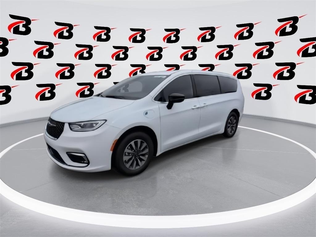 new 2025 Chrysler Pacifica Hybrid car, priced at $46,700