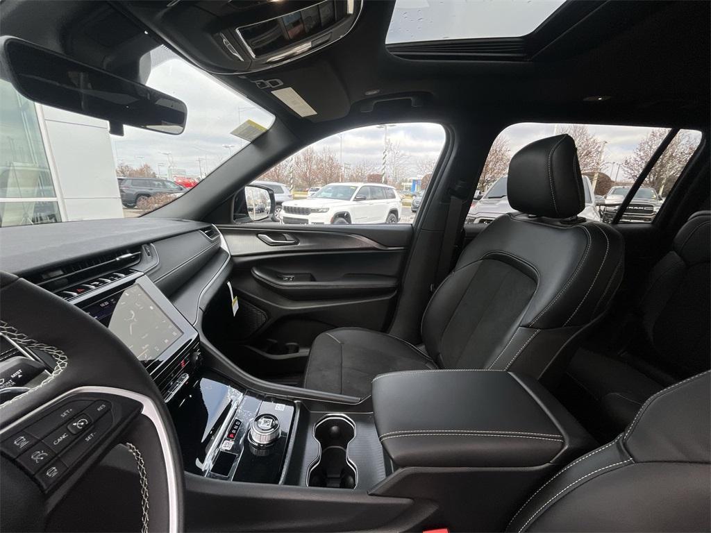 new 2025 Jeep Grand Cherokee L car, priced at $45,796