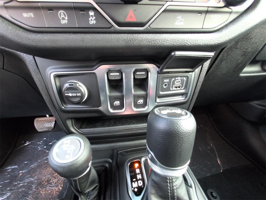 new 2025 Jeep Wrangler car, priced at $40,460