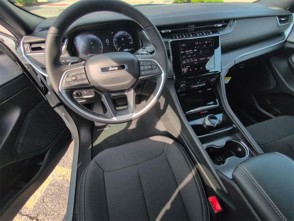 new 2025 Jeep Grand Cherokee car, priced at $38,325