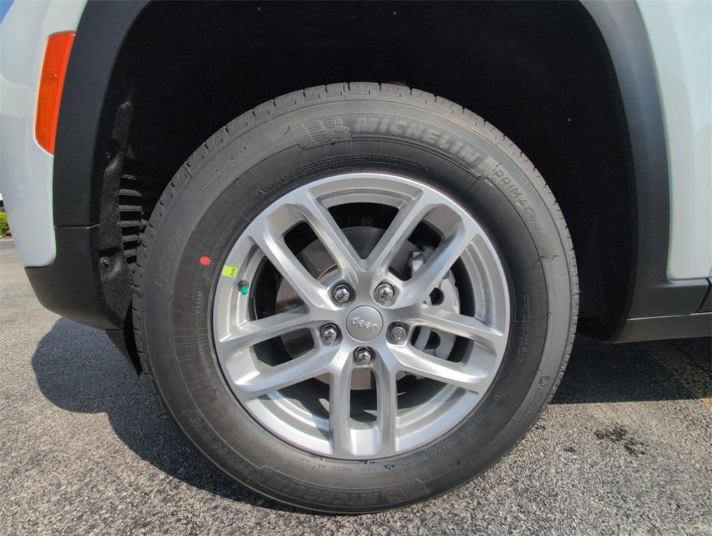 new 2025 Jeep Grand Cherokee car, priced at $38,325