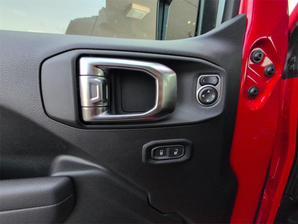 new 2025 Jeep Wrangler car, priced at $44,006