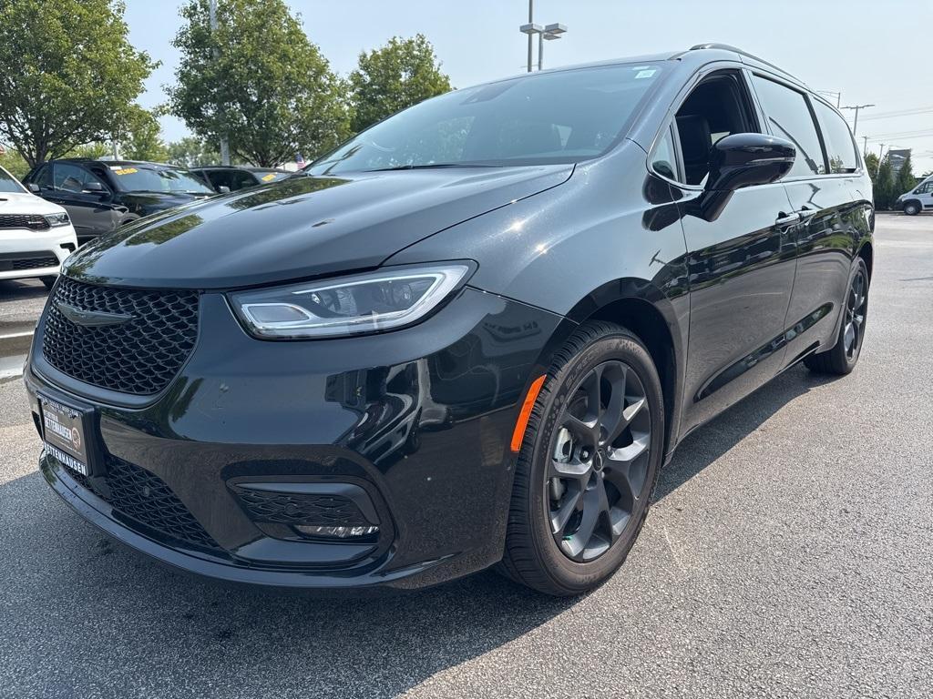 used 2023 Chrysler Pacifica car, priced at $32,369