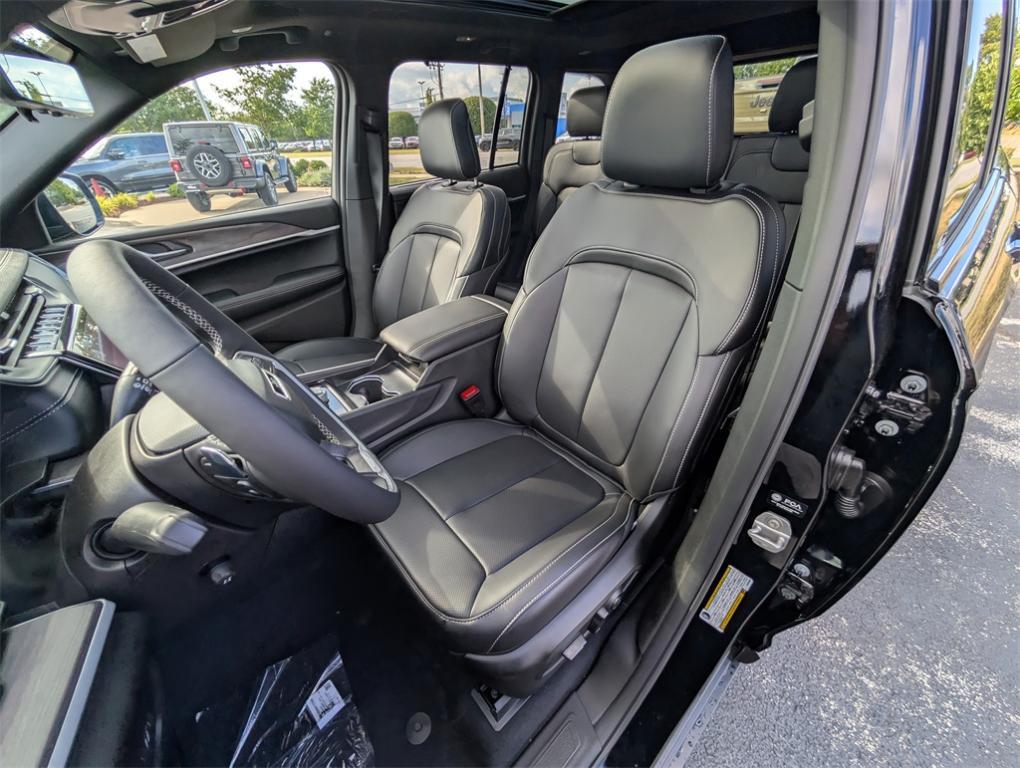 new 2025 Jeep Grand Cherokee car, priced at $41,454