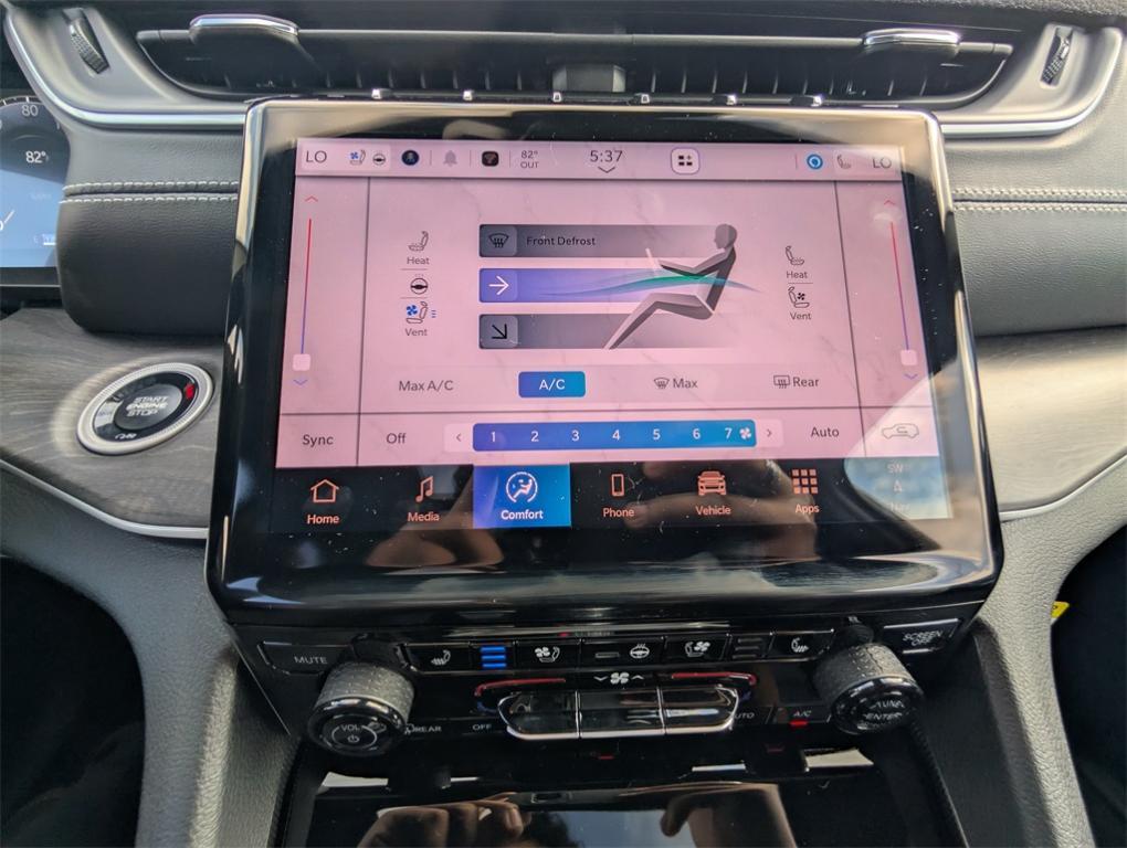 new 2025 Jeep Grand Cherokee car, priced at $41,454