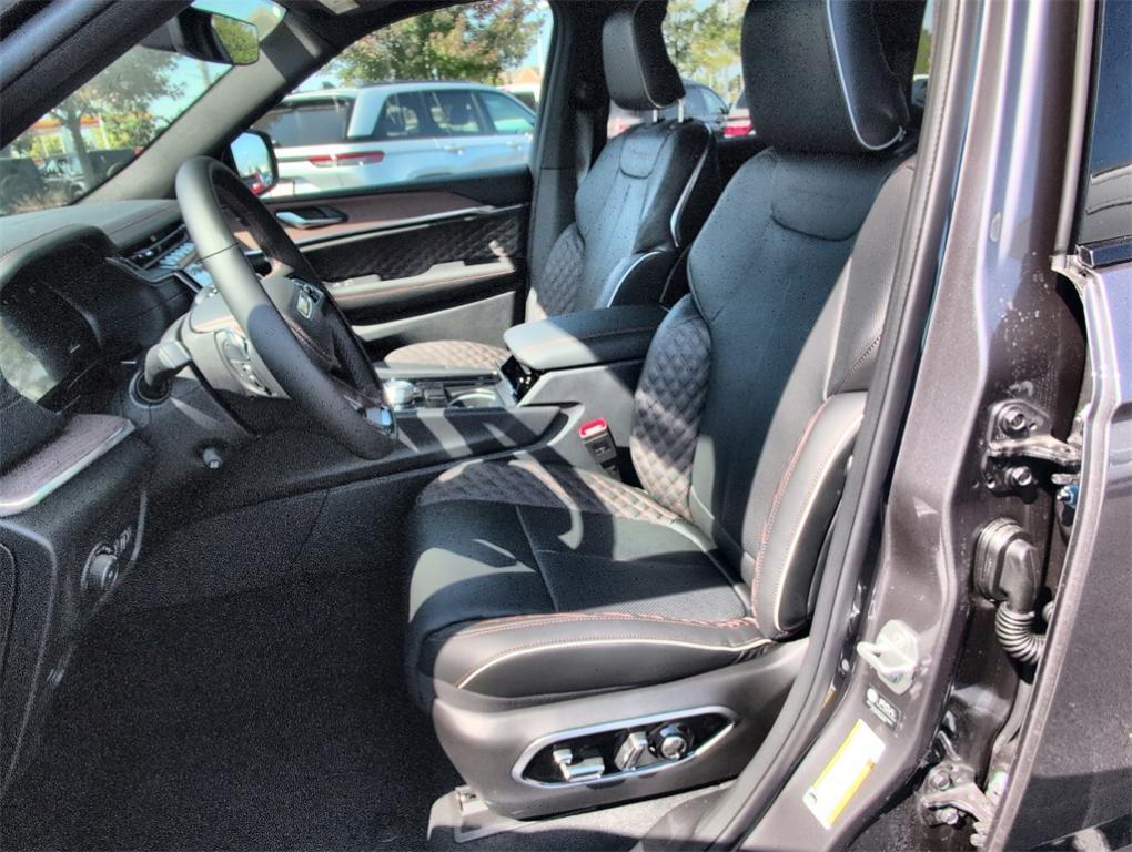 new 2025 Jeep Grand Cherokee car, priced at $55,758