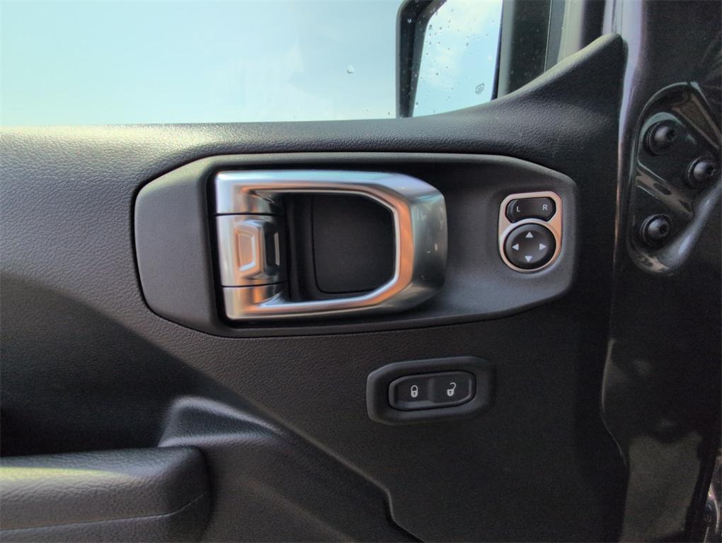new 2025 Jeep Wrangler car, priced at $43,797