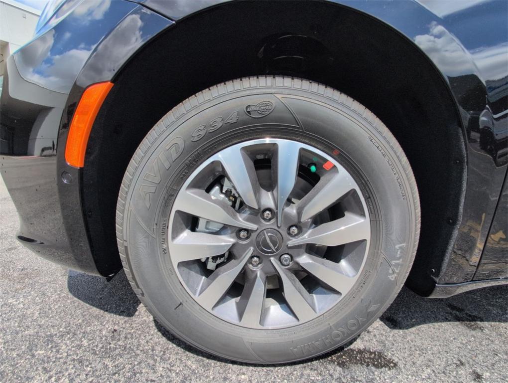 new 2025 Chrysler Pacifica Hybrid car, priced at $40,843
