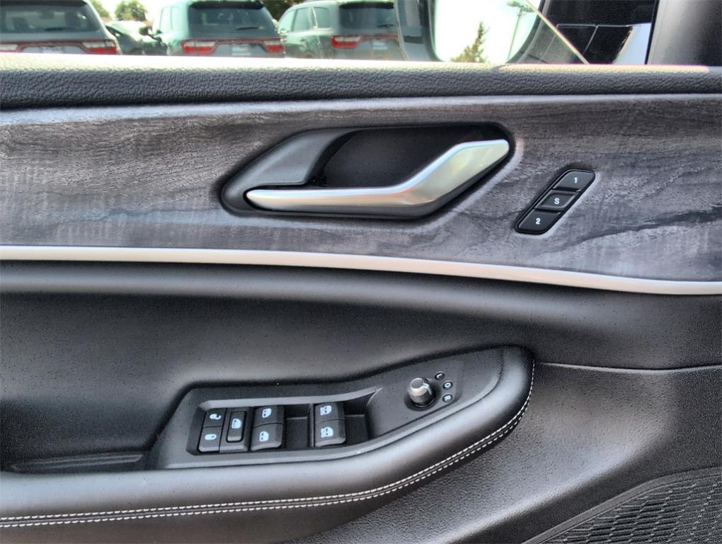 new 2025 Jeep Grand Cherokee car, priced at $44,625