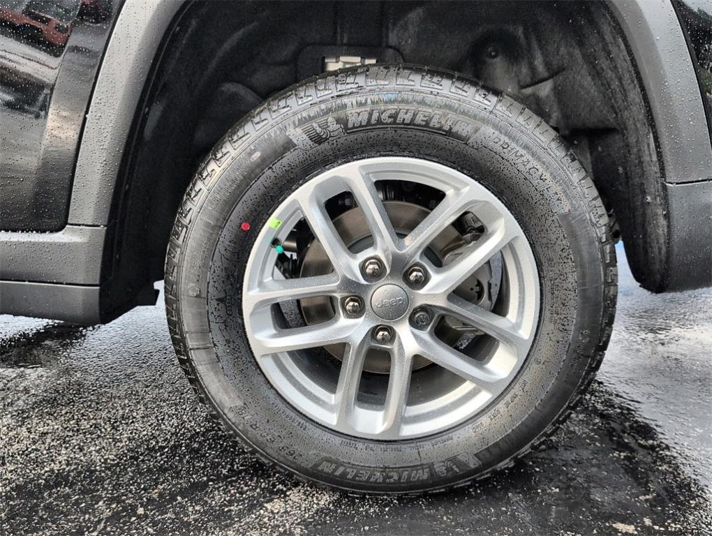 new 2025 Jeep Grand Cherokee car, priced at $39,889