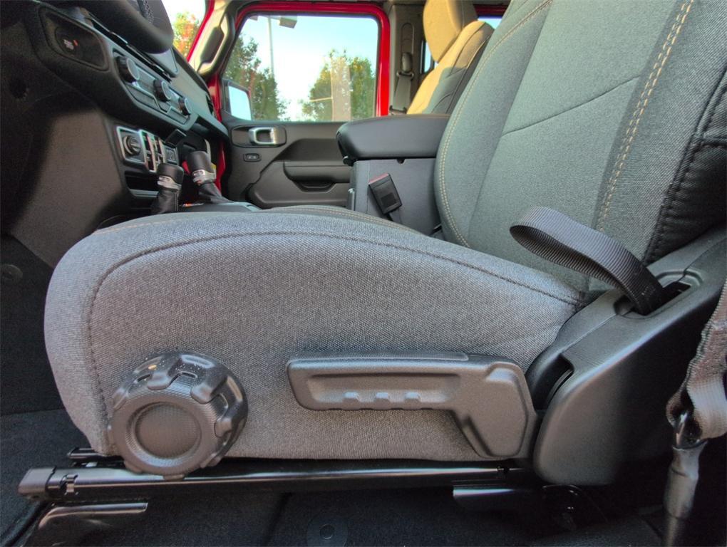 new 2025 Jeep Wrangler car, priced at $47,031