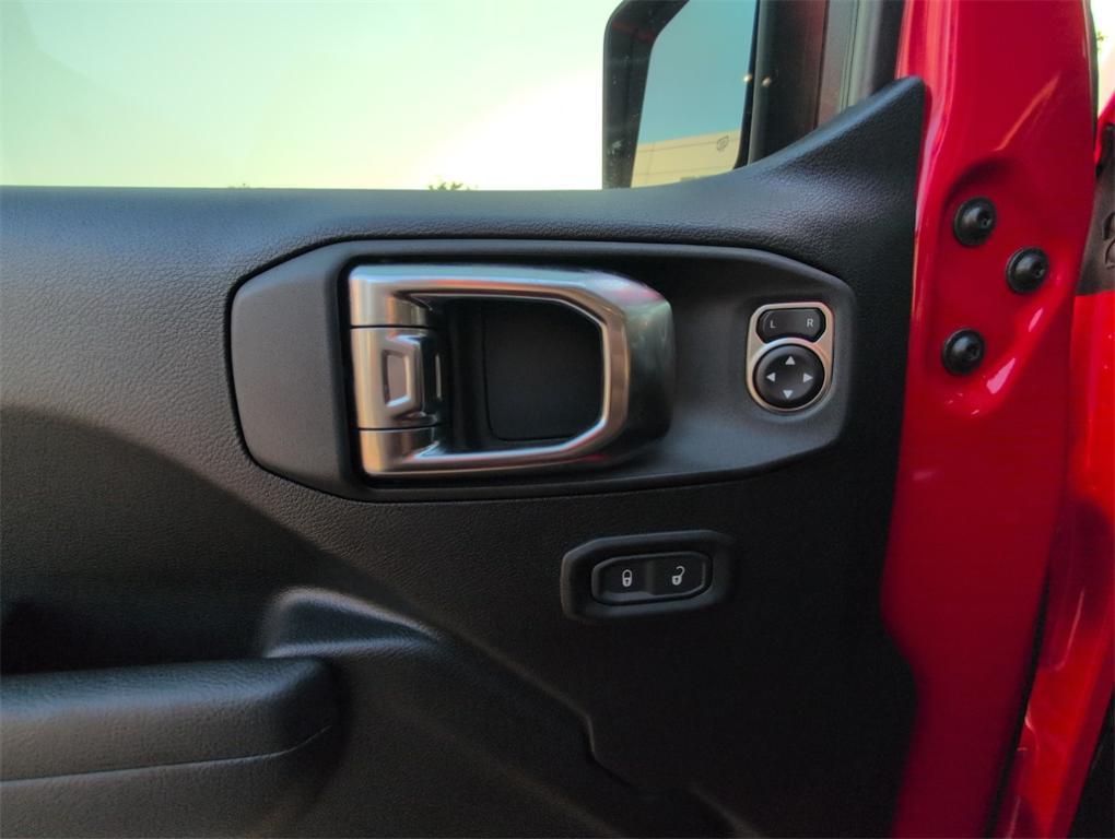 new 2025 Jeep Wrangler car, priced at $47,031
