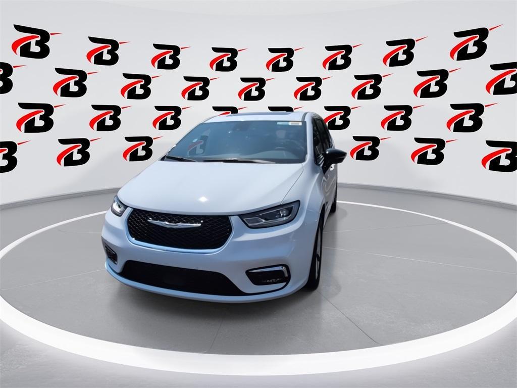 new 2025 Chrysler Pacifica car, priced at $42,197