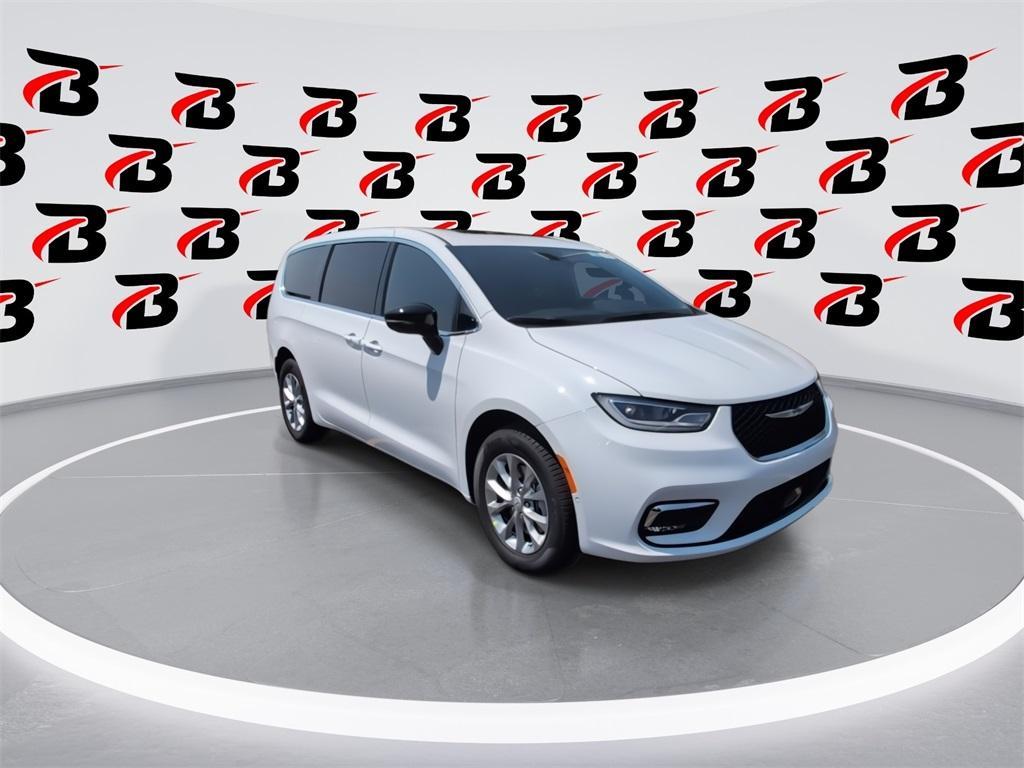 new 2025 Chrysler Pacifica car, priced at $42,197