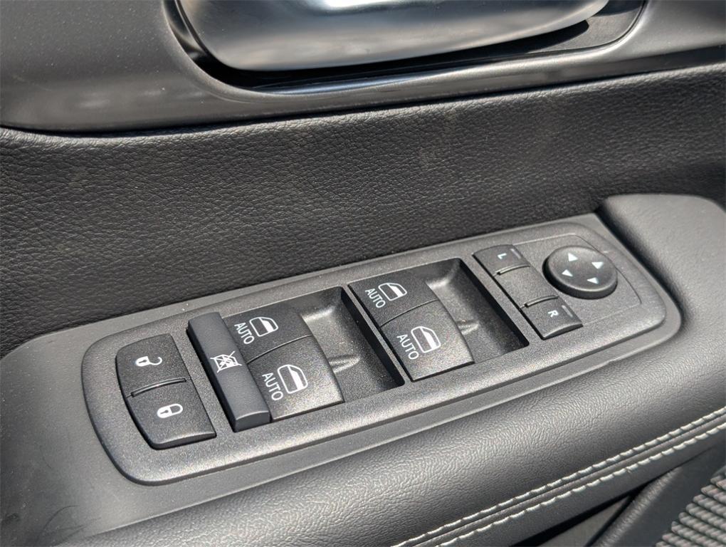 new 2025 Chrysler Pacifica car, priced at $42,197