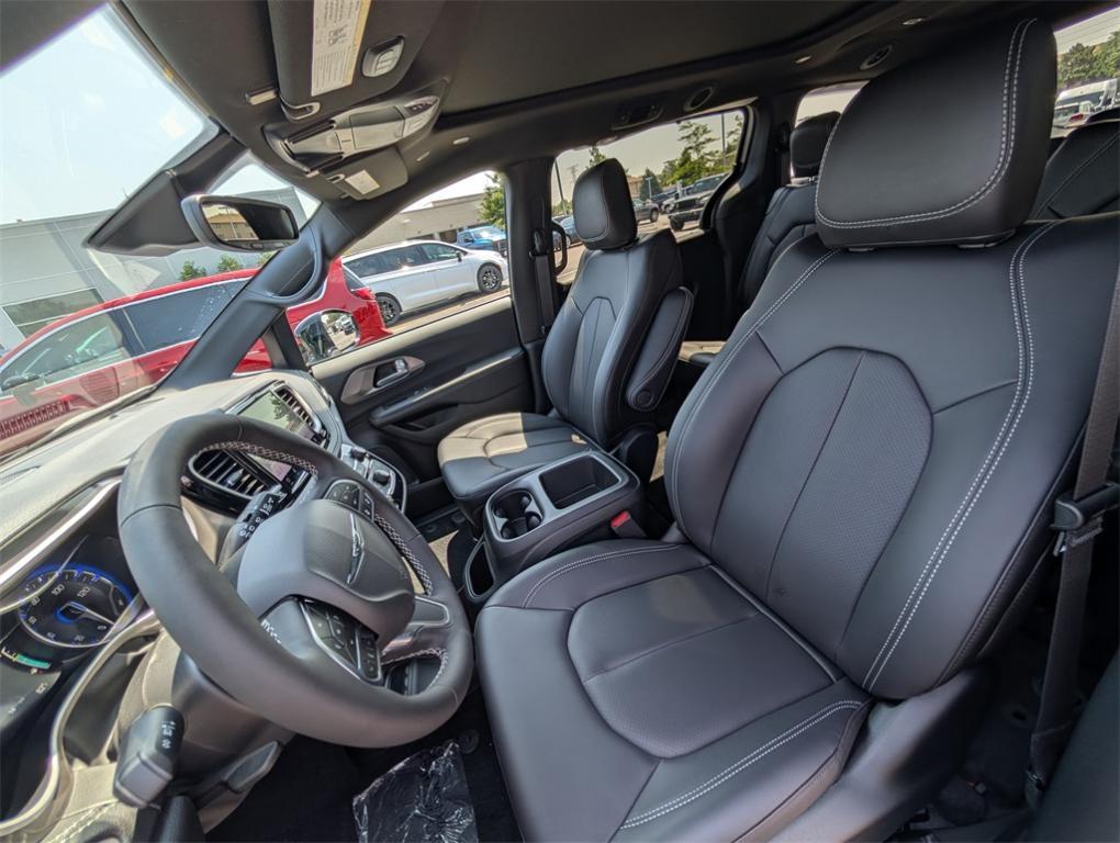 new 2025 Chrysler Pacifica car, priced at $42,197