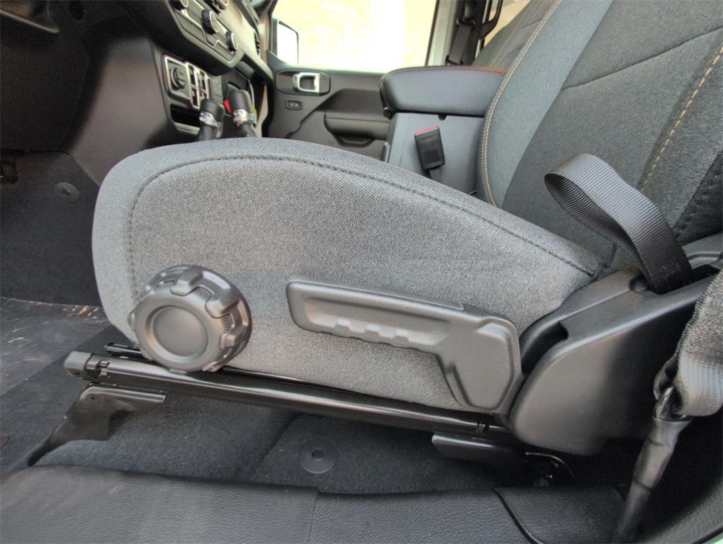 new 2025 Jeep Wrangler car, priced at $45,678