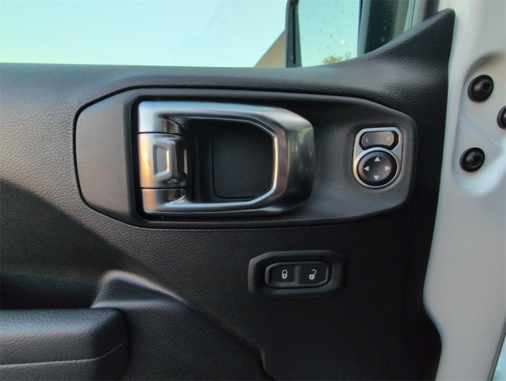 new 2025 Jeep Wrangler car, priced at $45,678