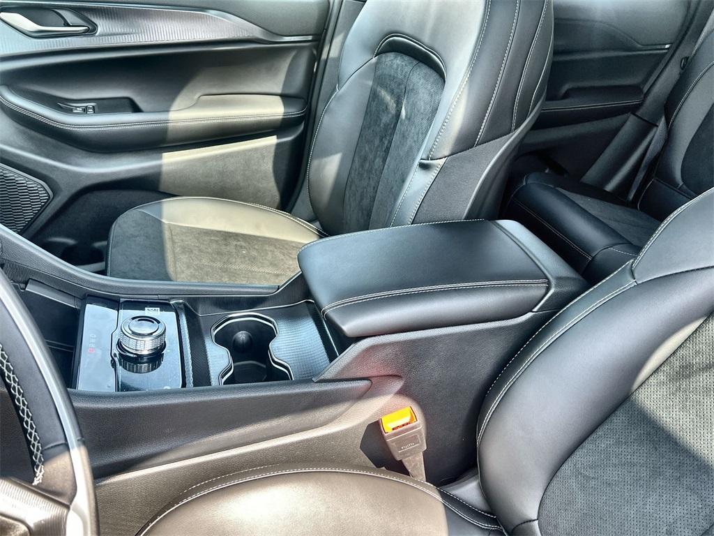 new 2025 Jeep Grand Cherokee car, priced at $45,650