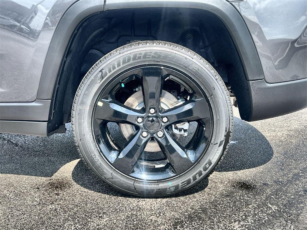 new 2025 Jeep Grand Cherokee car, priced at $45,650