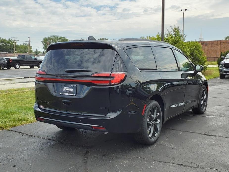 new 2024 Chrysler Pacifica car, priced at $44,105