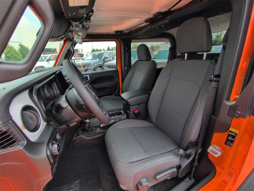 new 2025 Jeep Wrangler car, priced at $39,756